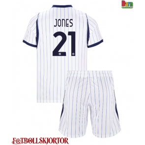 Inter Milan Curtis Jones #21 Borta Kläder Barn 2026-27 Kortärmad (+ Korta byxor)